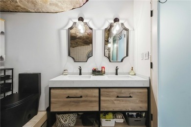 One-of-a-kind property in Lost Bridge Village. Fully renovated - photo 12