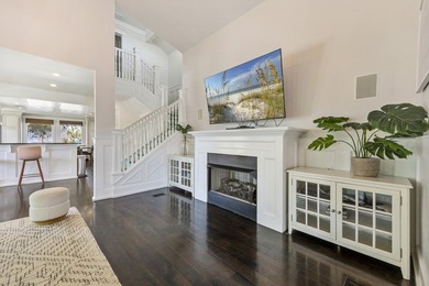 Nestled just one block from the sugar-white sands of Destin's - photo 14