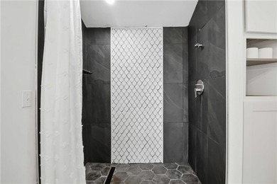 One-of-a-kind property in Lost Bridge Village. Fully renovated - photo 18