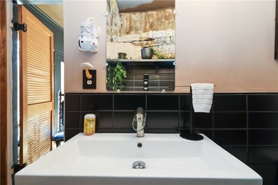 One-of-a-kind property in Lost Bridge Village. Fully renovated - photo 21
