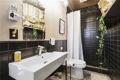 One-of-a-kind property in Lost Bridge Village. Fully renovated - photo 22