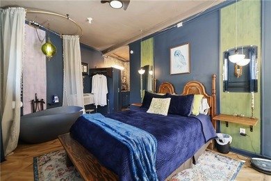 One-of-a-kind property in Lost Bridge Village. Fully renovated - photo 28