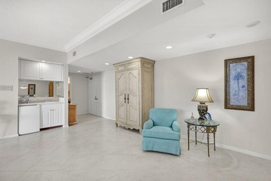 Rarely available penthouse in the sky with southwest facing - photo 9