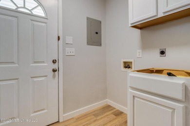 Beautifully updated home featuring an open floor plan, vaulted - photo 17