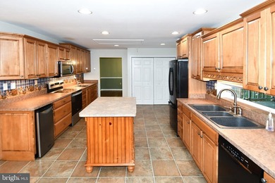 Peaceful Country Home ..SUPER SIZED!! Brick front Split Foyer - photo 17