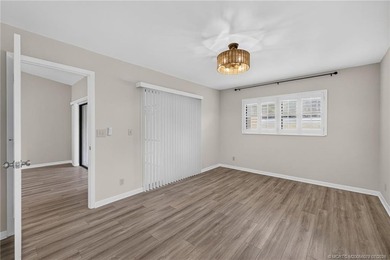 Beautifully updated villa in the centrally located community of - photo 19