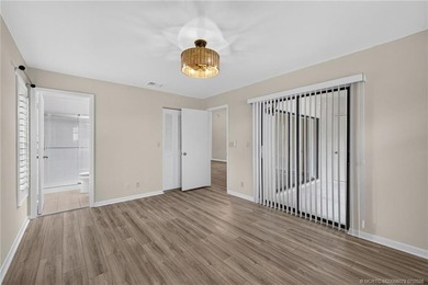 Beautifully updated villa in the centrally located community of - photo 20