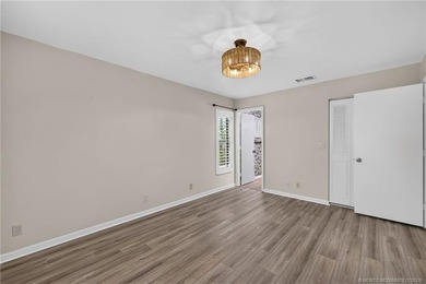Beautifully updated villa in the centrally located community of - photo 21