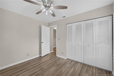 Beautifully updated villa in the centrally located community of - photo 27