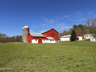 This property features a well-maintained barn roughly 12,000 sq - photo 1