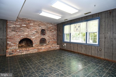 Peaceful Country Home ..SUPER SIZED!! Brick front Split Foyer - photo 33