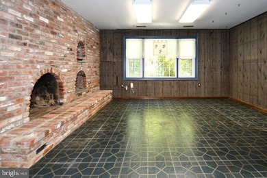 Peaceful Country Home ..SUPER SIZED!! Brick front Split Foyer - photo 34