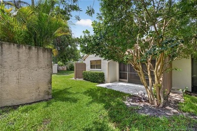 Beautifully updated villa in the centrally located community of - photo 35