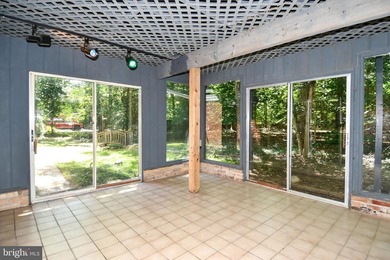 Peaceful Country Home ..SUPER SIZED!! Brick front Split Foyer - photo 37