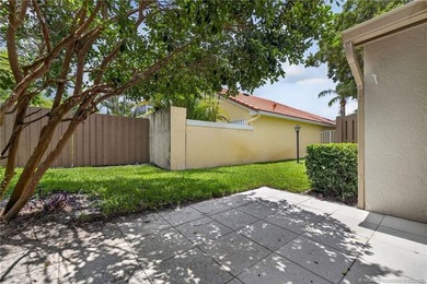 Beautifully updated villa in the centrally located community of - photo 38