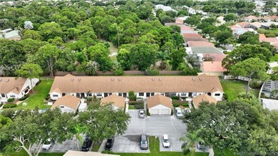 Beautifully updated villa in the centrally located community of - photo 40
