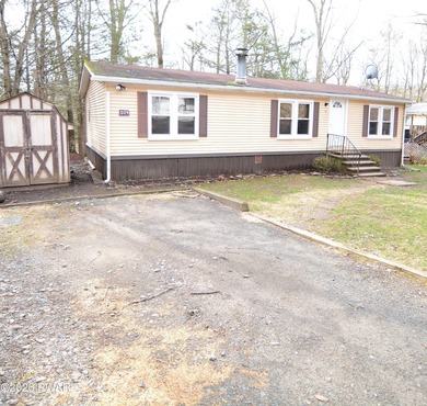 AFFORDABLE ESCAPE AT BEAUTIFUL LAKE WALLENPAUPACK! ONE LEVEL - photo 1