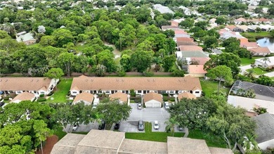 Beautifully updated villa in the centrally located community of - photo 41