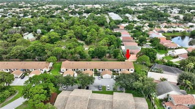 Beautifully updated villa in the centrally located community of - photo 42