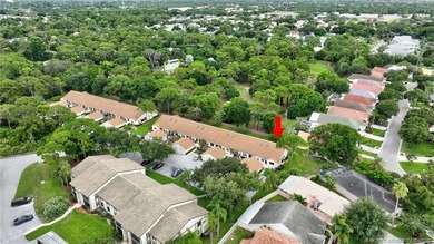 Beautifully updated villa in the centrally located community of - photo 43