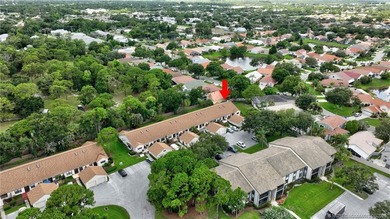 Beautifully updated villa in the centrally located community of - photo 44
