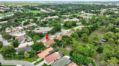 Beautifully updated villa in the centrally located community of - photo 47