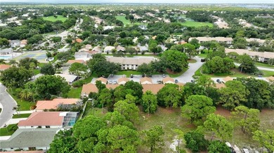 Beautifully updated villa in the centrally located community of - photo 48