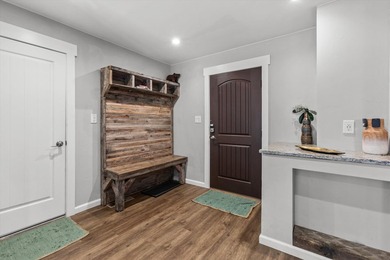 Beautifully renovated and thoughtfully designed, this Kings - photo 2