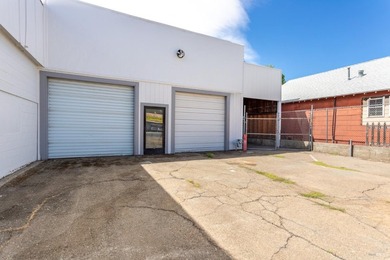 Prime freestanding Mixed-use building with corner lot exposure! - photo 3
