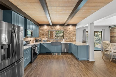 Beautifully renovated and thoughtfully designed, this Kings - photo 3