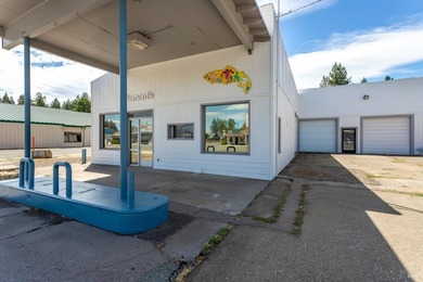 Prime freestanding Mixed-use building with corner lot exposure! - photo 4