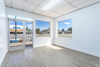 Prime freestanding Mixed-use building with corner lot exposure! - photo 5