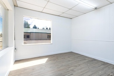Prime freestanding Mixed-use building with corner lot exposure! - photo 6
