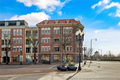 Experience luxury living in this extraordinary downtown - photo 2