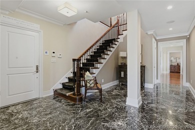 Experience luxury living in this extraordinary downtown - photo 4