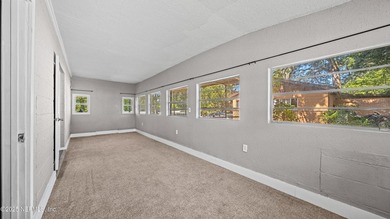 Beautifully renovated 3-bedroom, 2-bath home in the Arlington - photo 15