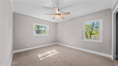 Beautifully renovated 3-bedroom, 2-bath home in the Arlington - photo 19