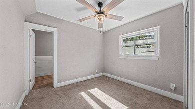 Beautifully renovated 3-bedroom, 2-bath home in the Arlington - photo 22
