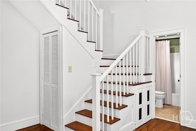 Beautifully renovated 1900s historic townhouse in the highly - photo 6