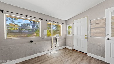 Beautifully renovated 3-bedroom, 2-bath home in the Arlington - photo 28