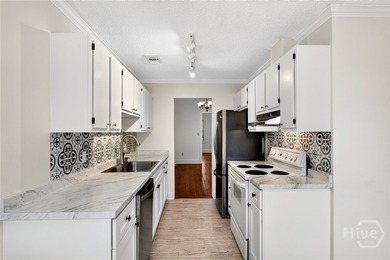 Beautifully renovated 1900s historic townhouse in the highly - photo 9
