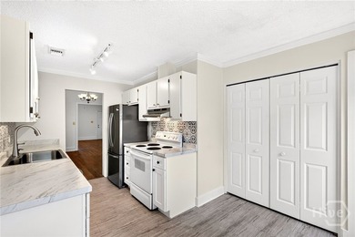 Beautifully renovated 1900s historic townhouse in the highly - photo 10