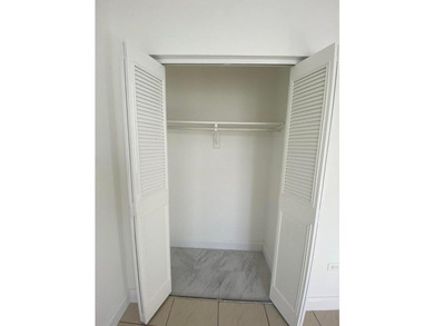 Well maintained, partially renovated townhouse located in the - photo 10