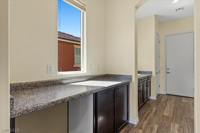 Welcome to an absolute masterpiece! This single-story home rests - photo 31
