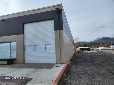 Huge open space perfect for a Retail business, Automobile, boat - photo 1
