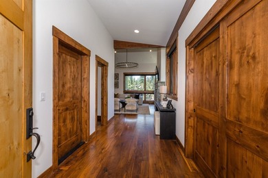 The ultimate mountain retreat with breathtaking views awaits in - photo 3