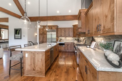 The ultimate mountain retreat with breathtaking views awaits in - photo 9