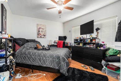 Oakland Duplex. Good bones with room for some finishing touches - photo 15