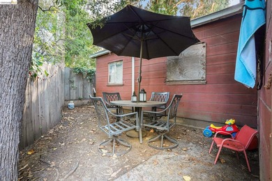 Oakland Duplex. Good bones with room for some finishing touches - photo 19