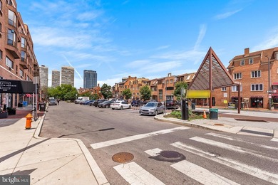 Welcome to 200 Lombard Street, Unit 528 at Abbotts Square, a - photo 24